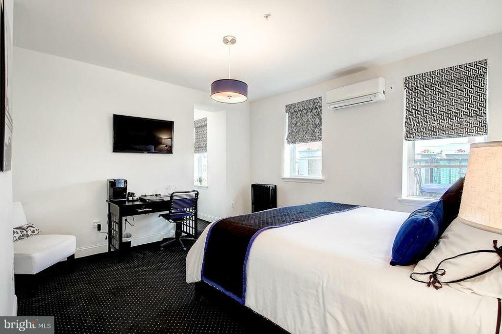 Blancnoir Bed & Breakfast Baltimore Bagian luar foto