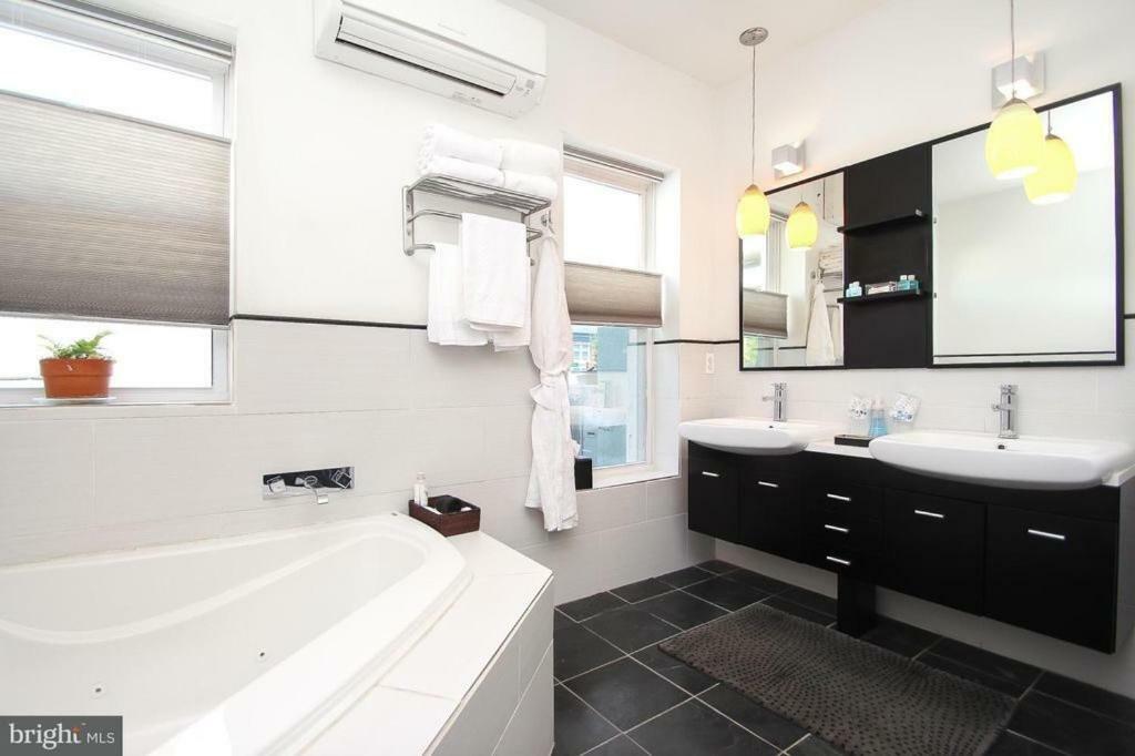 Blancnoir Bed & Breakfast Baltimore Bagian luar foto