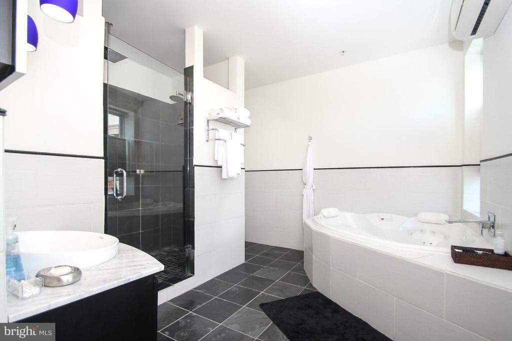 Blancnoir Bed & Breakfast Baltimore Bagian luar foto