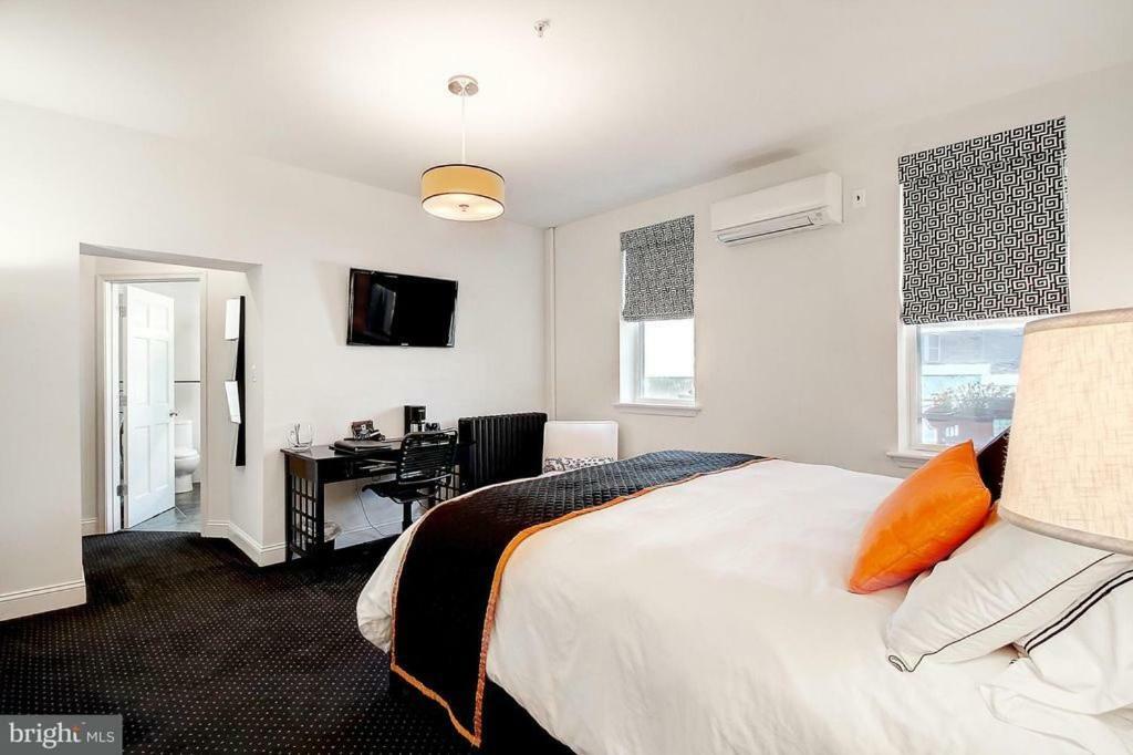 Blancnoir Bed & Breakfast Baltimore Bagian luar foto